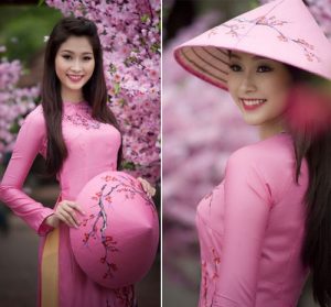 Mặc áo dài màu hồng đẹp lung linh