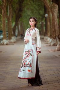Thướt tha duyên dáng với tà áo dài 3 miền